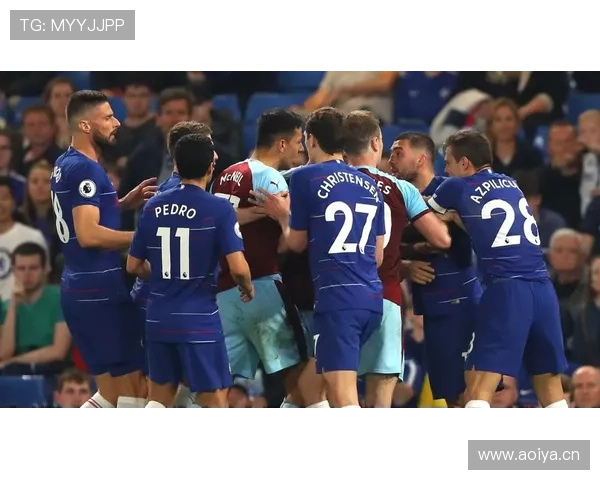 替补席红牌判罚规则拆解：裁判如何界定场外行为责任