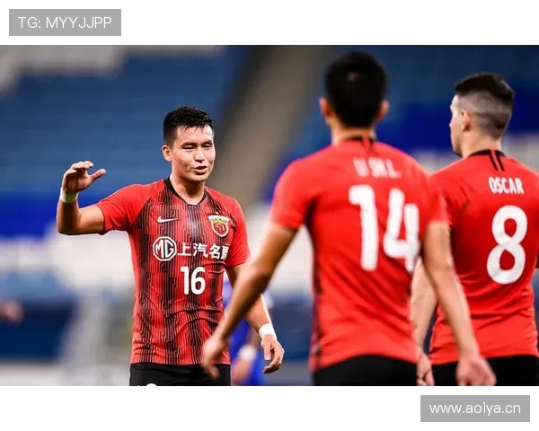 刷到颜骏凌家里那张沙发照——坐得像明星、钱包像银行，心态裂开