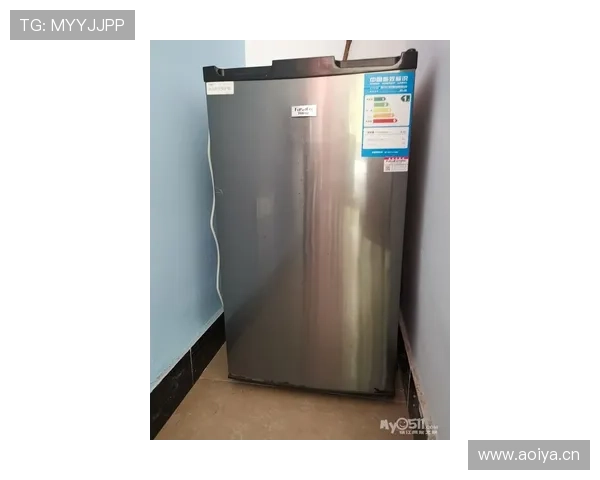 萨卡家的冰箱里居然塞满了能量胶,连瓶水都放不下